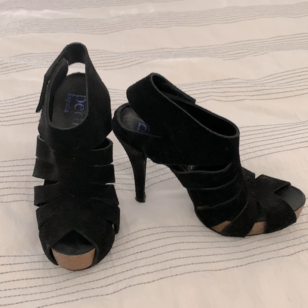 Sexy suede pumps